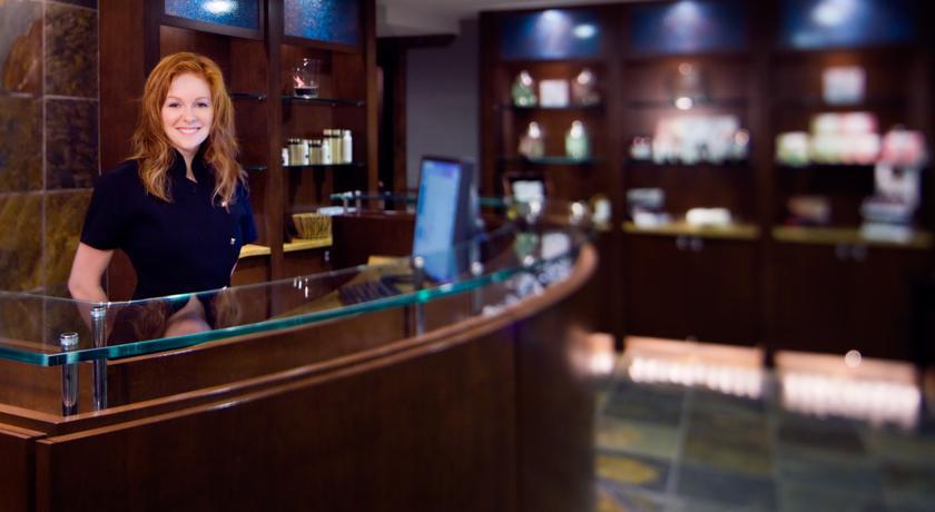 The Parkside Hotel And Spa Виктория Екстериор снимка