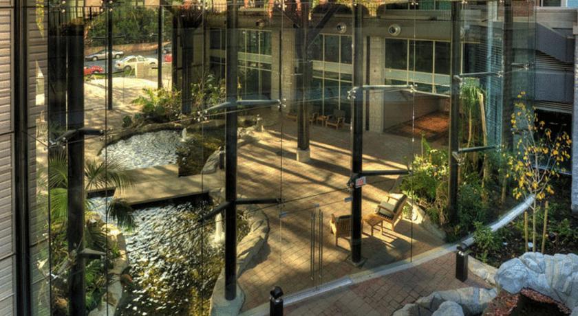 The Parkside Hotel And Spa Виктория Екстериор снимка